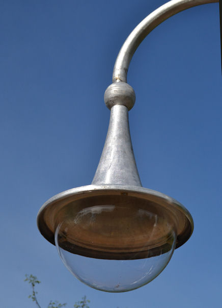 trumpet lamp post fixture