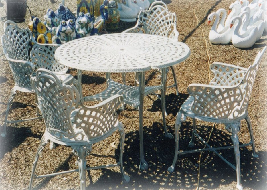 cast aluminum dining set
