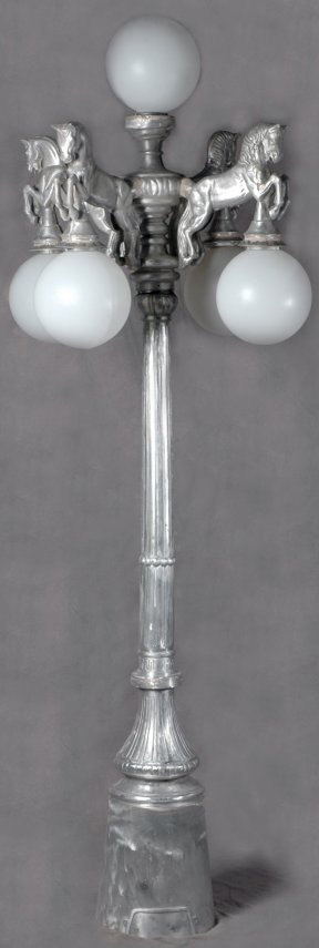 cast aluminum street light with horse lamps