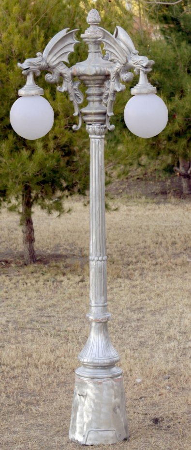 three light dragon street lamp