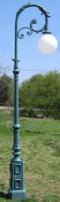 cast aluminum street lamp