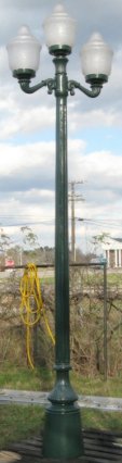 birchwood street lamp made from aluminum with a hunter green finish