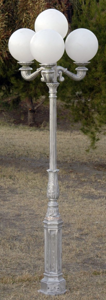 early american street lamp