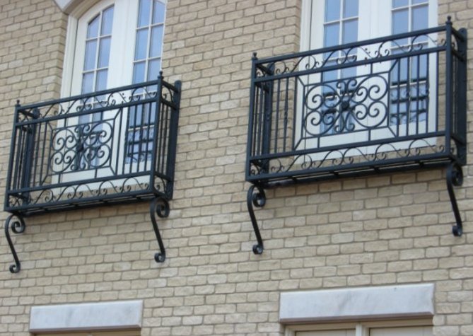 forged_wrought_iron_balconies